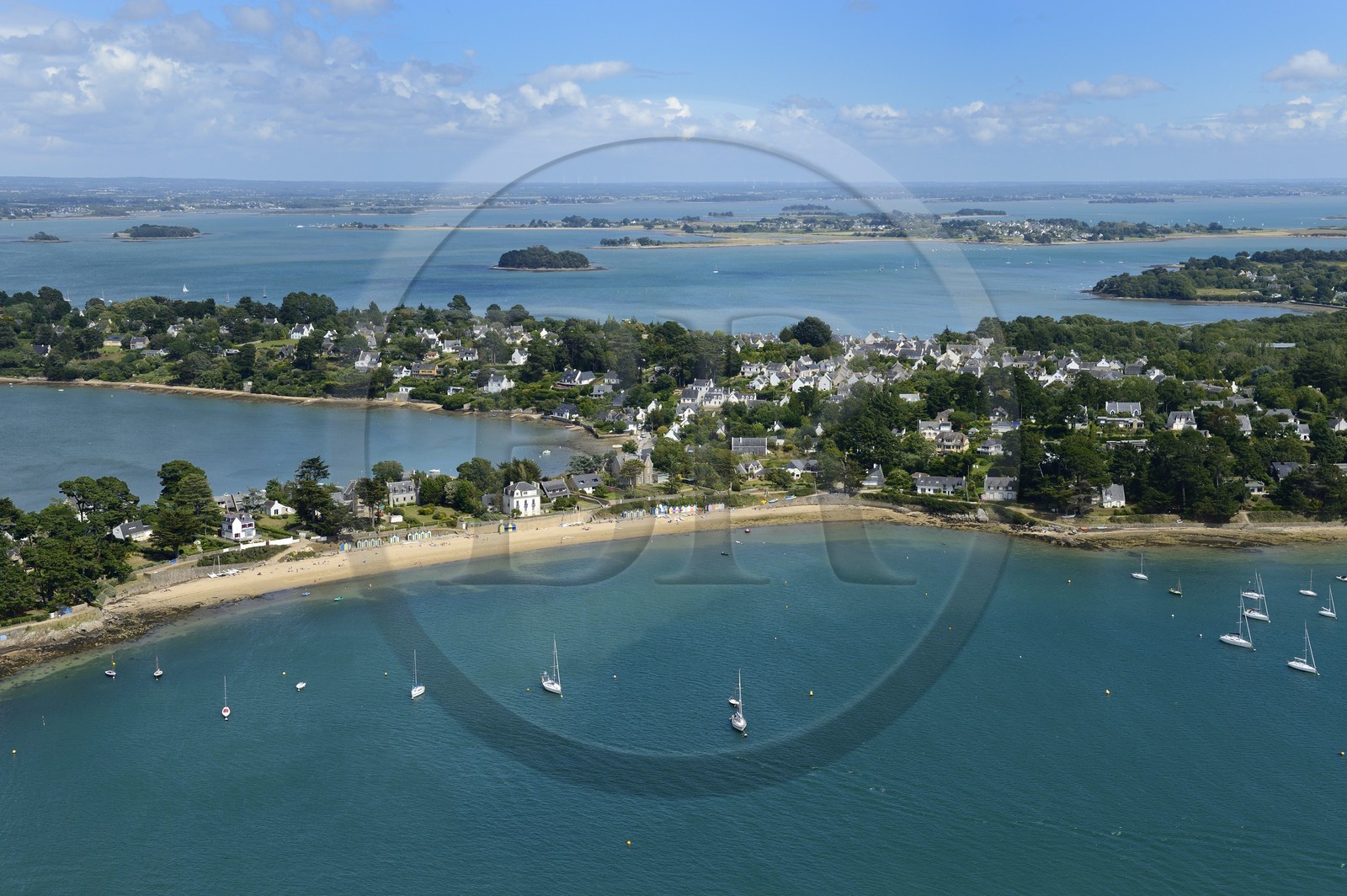 France, Morbihan (56), Golfe du Morbihan, Ile-aux-Moines, plage du Lério (vue aérienne)