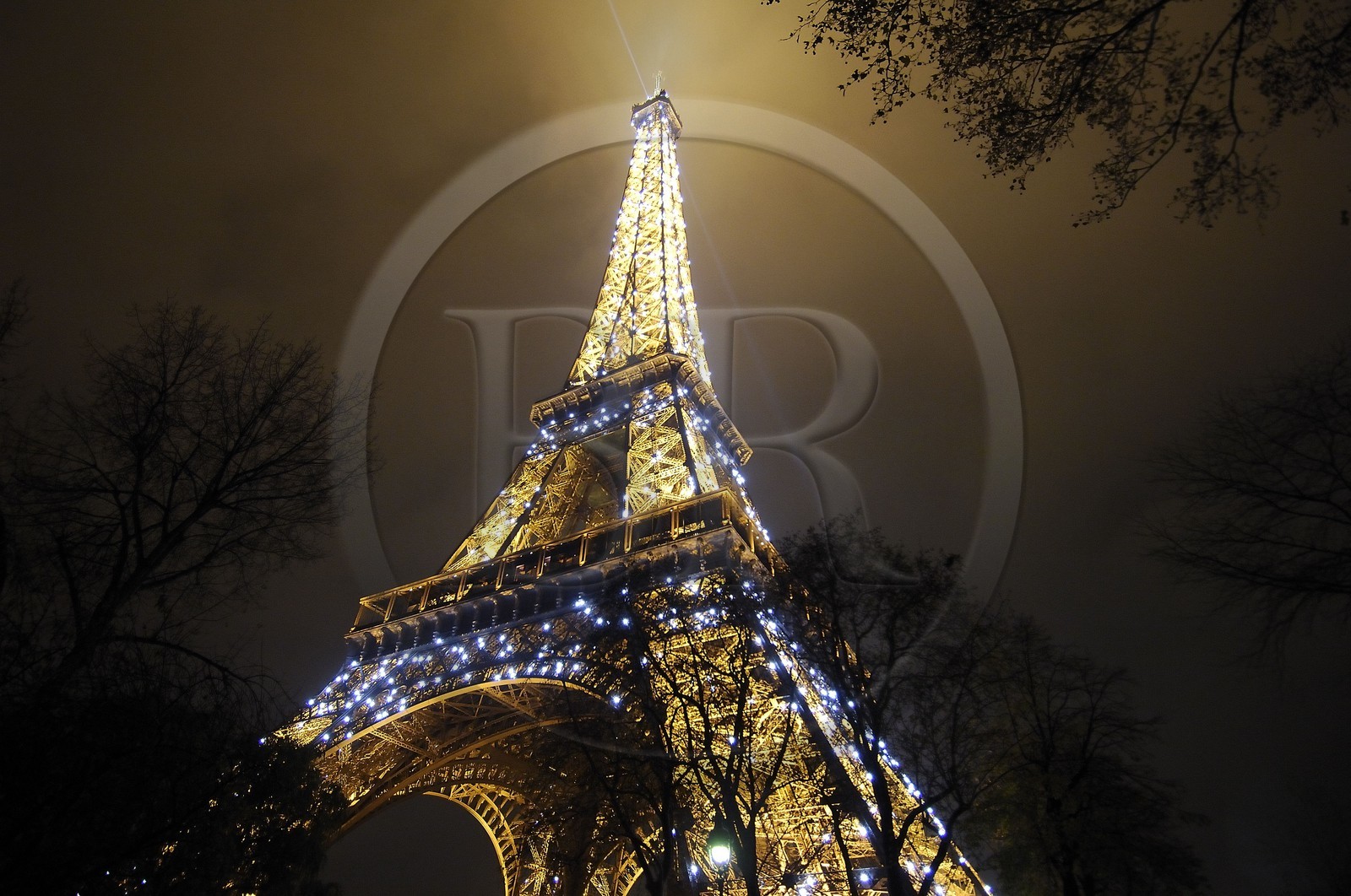 France, Paris (75), la Tour Eiffel illuminée (© SETE-illuminations Pierre Bideau)
