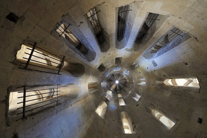 France, Indre et Loire (37), Vallée de la Loire classée Patrimoine mondial de l'UNESCO, château d'Amboise, Tour des Minimes ou Cavalière, puit central de la rampe