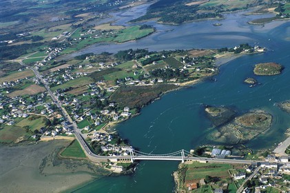 France, Morbihan (56), Pont-Lorois sur la rivière d'Etel (vue aérienne)
