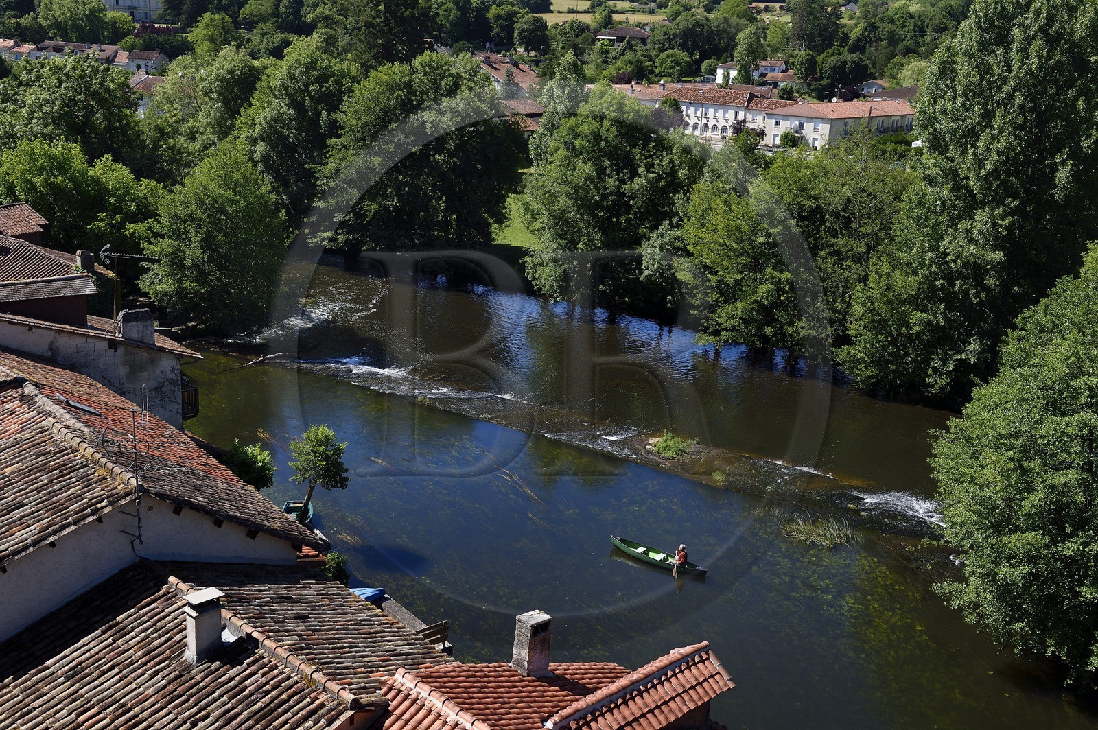 France, Dordogne (24), Périgord Vert, Bourdeilles, la Dronne vue du chateau
