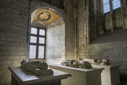 France, Vaucluse (84), Avignon, Palais des Papes classé Patrimoine mondial de l'UNESCO, Sacristie Sud attenante à la Grande Chapelle, moulages représentant les gisants des Papes Clément V, Clément VI, Innocent VI et Urbain V