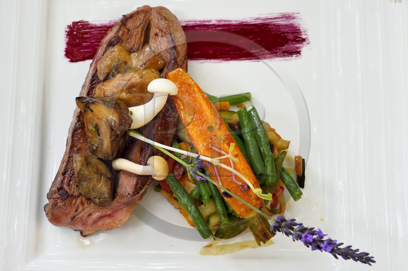 France, Dordogne (24), Périgord Pourpre, Bergerac, restaurant Le Sud rue de l'ancien pont dans la vieille ville, magret de canard périgourdin