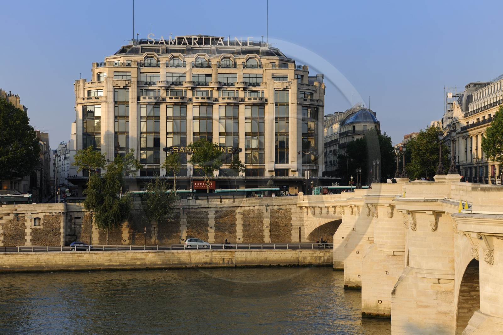 France, Paris (75), la Samaritaine et le Pont Neuf