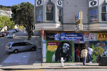 Etats-Unis, Californie, San Francisco, quartier anciennement hippie de Haight Ashburry, épicerie