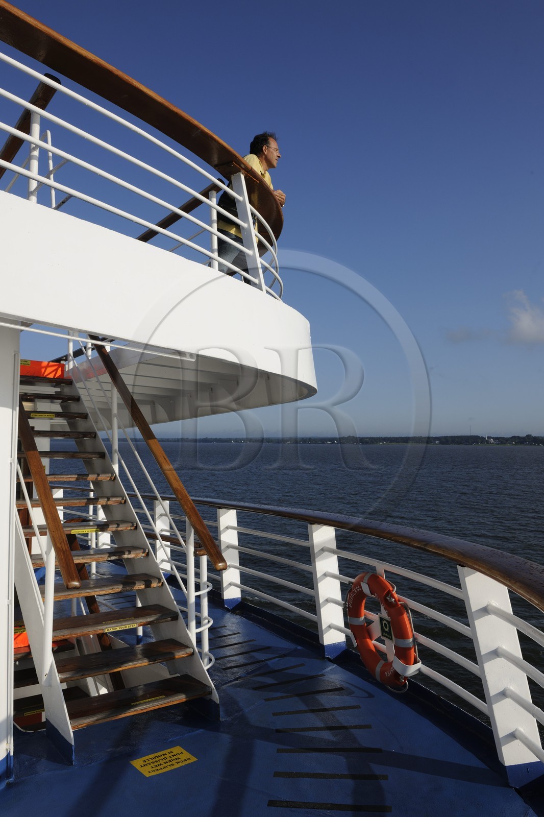 Canada, province de Québec, le fleuve Saint-Laurent à Trois-Rivières depuis le pont supérieur du bateau de croisière Princess Danaé