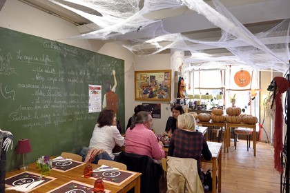 France, Var (83), Toulon, restaurant La Tête à Toto dans la vieille ville