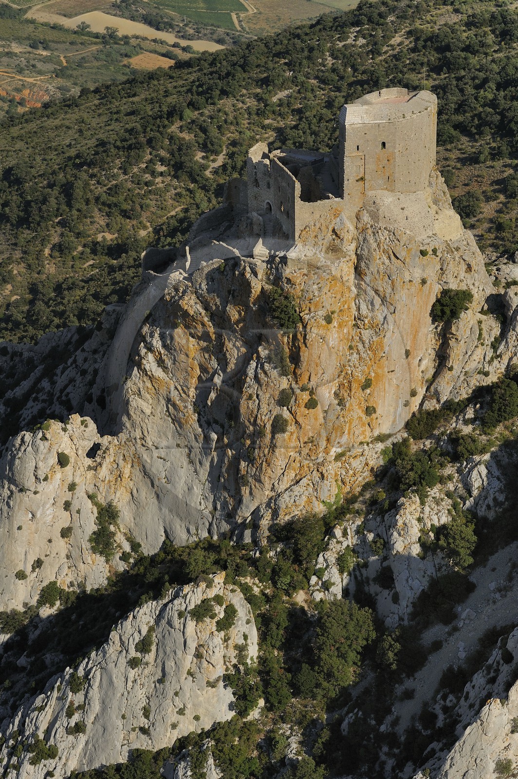 France, Aude (11), Pays Cathare, le château de Quéribus (vue aérienne)