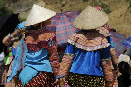 Vietnam, province de Lao Cai, région de Bac Ha, marché de Can Cau, femmes de la minorité Hmong Fleur