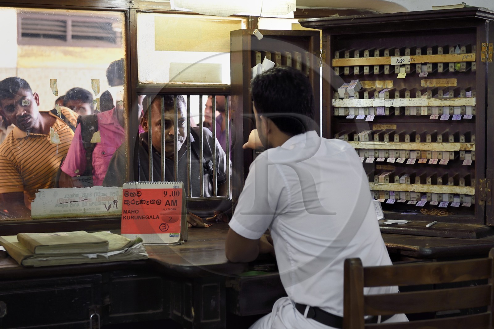 Sri Lanka, Colombo, gare centrale du Fort, vente de billets au guichet