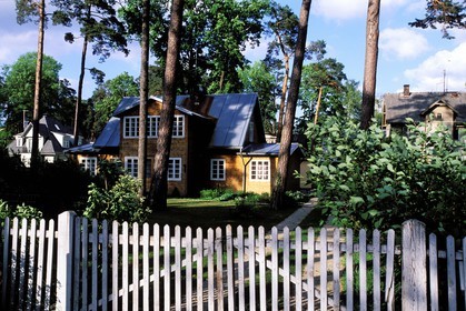 Lettonie (Pays Baltes), station balnéaire de Jurmala, belle demeure en bois