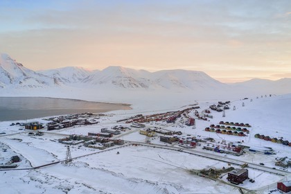Norway, Svalbard, Spitzbergen, the city of Longyearbyen on the edge of the Adventfjorden (aerial view)