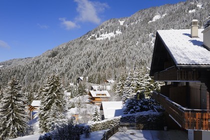 Suisse, Canton de Vaud, Villars sur Ollon, chalet sous la neige