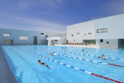 France, Seine-Maritime (76), Le Havre, la piscine les Bains des Docks crée par l'architecte Jean Nouvel