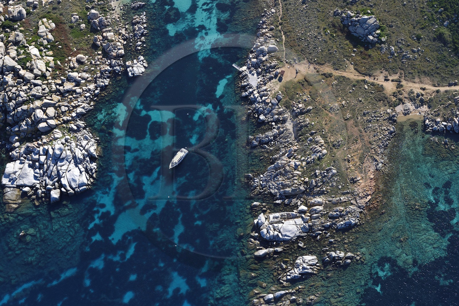 France, Corse-du-Sud (2A), Bonifacio, Réserve naturelle des iles Lavezzi (vue aérienne)