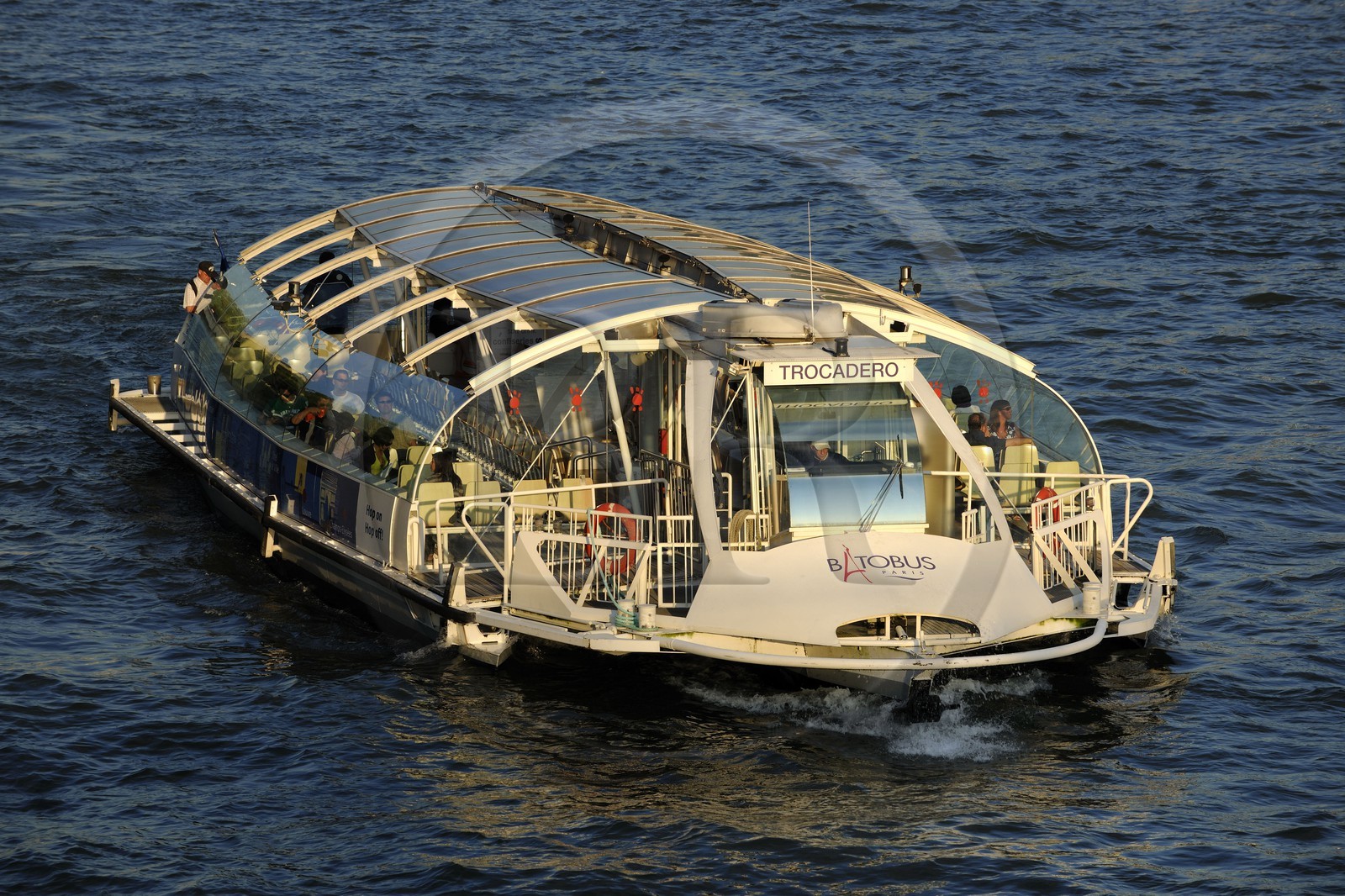 France, Paris (75), batobus sur la Seine