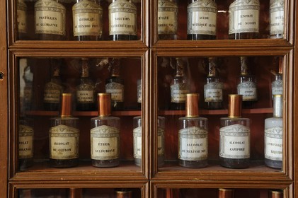 France, Côte-d'Or (21), l'Hôtel-Dieu des Hospices de Beaune, pharmacie