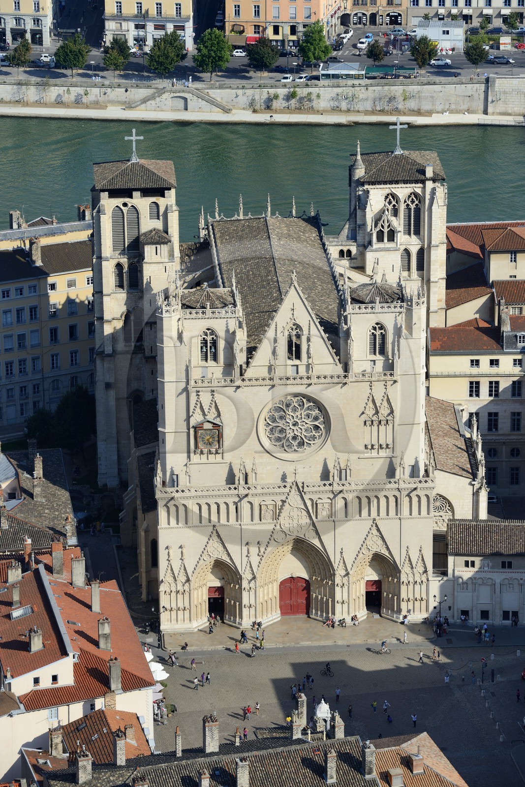 France, Rhône (69), Lyon, site historique classé Patrimoine Mondial de l'UNESCO, Vieux Lyon, la cathédrale (primatiale) Saint Jean en bordure de Saône