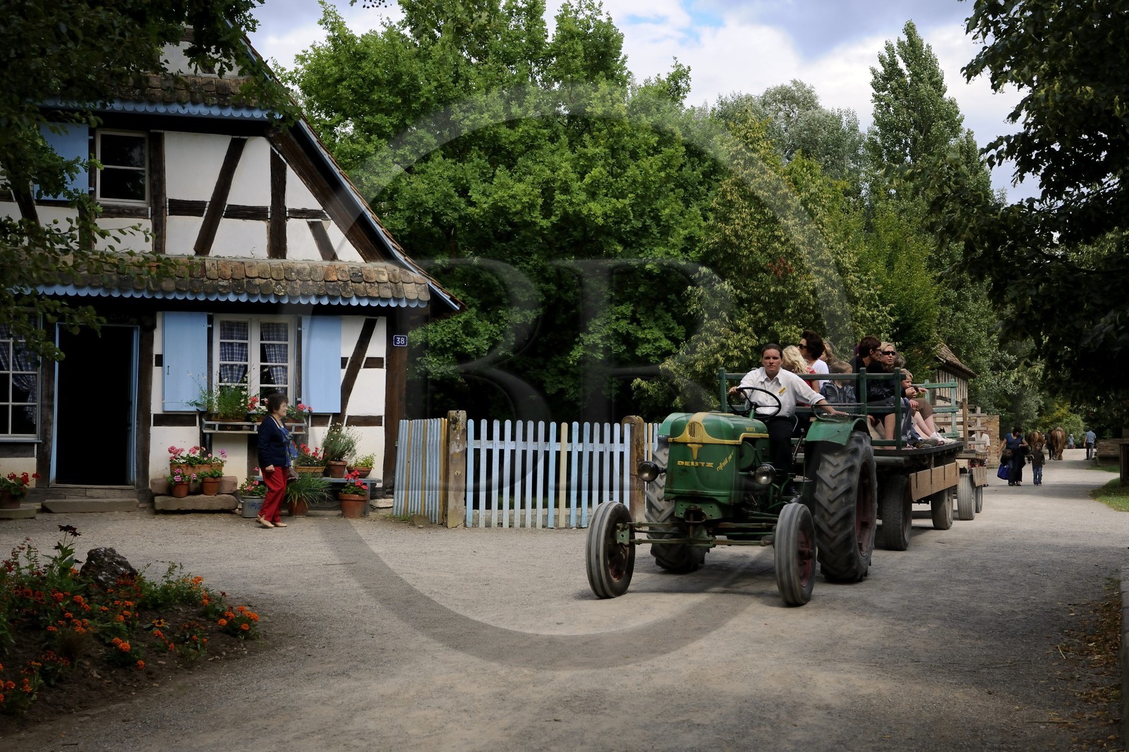 France, Haut-Rhin (68), Ungersheim, écomusée d'Alsace, promenade en tracteur