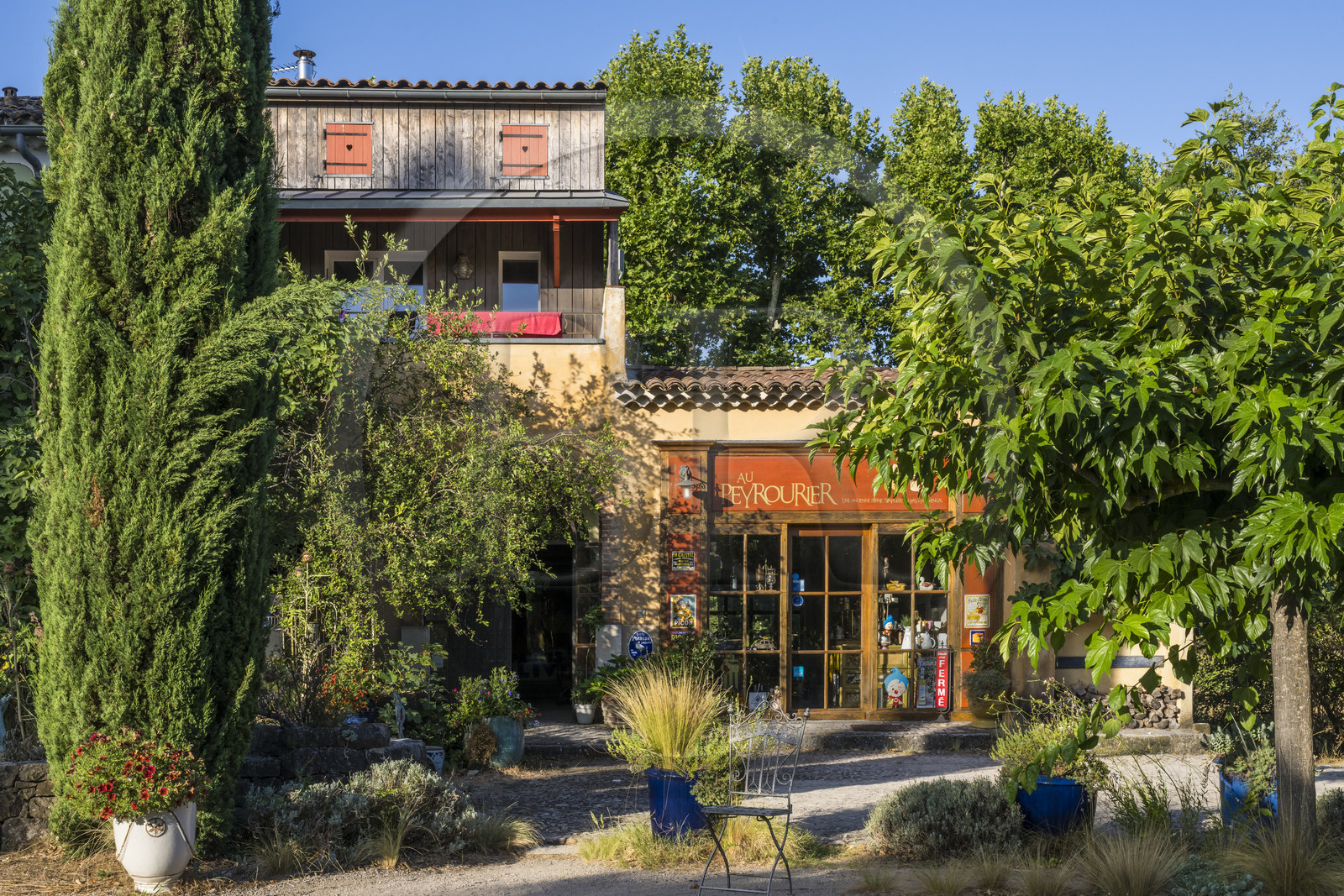 France, Var (83), Provence Verte, Bras, vers Saint-Maximin-la-Sainte-Baume, la maison d'hotes Le Peyrourier - une campagne en Provence