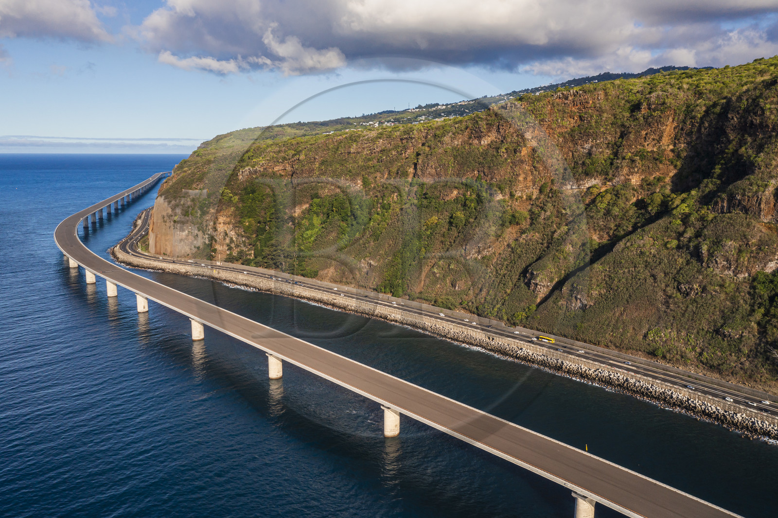 France, Ile de la Reunion, la Grande Chaloupe à La Possession, la Nouvelle Route du Littoral (NRL), le viaduc maritime long de 5,4 km entre la capitale Saint-Denis et la Grande Chaloupe (vue aérienne)