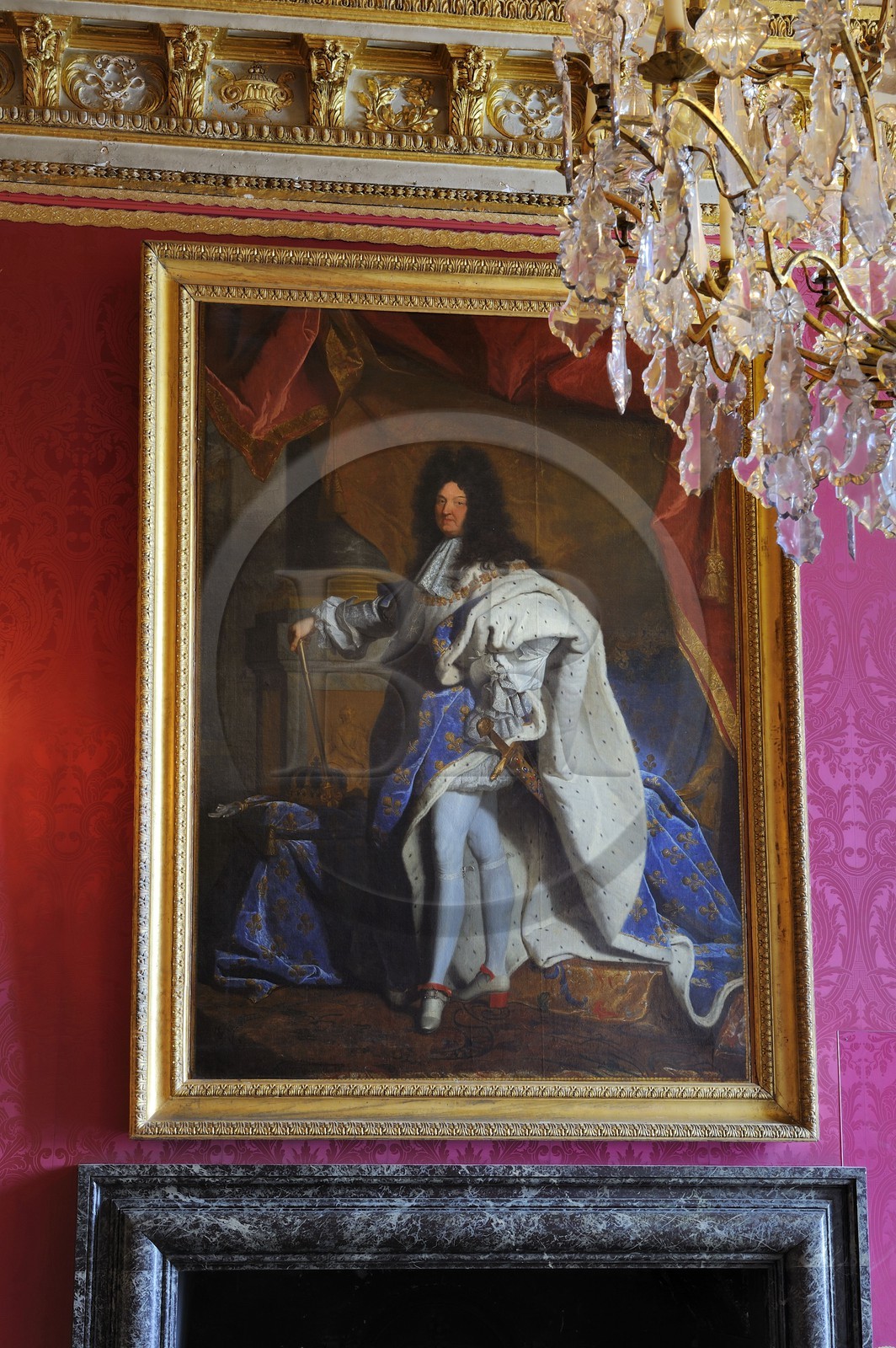 France, Yvelines (78), château de Versailles, Grand Appartement, salon d'Appolon ancienne salle du Trône, portrait de Louis XIV par Rigaud.France, Yvelines (78), château de Versailles, classé Patrimoine Mondial de l'UNESCO, les Grands Appartements, salon d'Appolon ancienne salle du Trône, portrait de Louis XIV par Rigaud