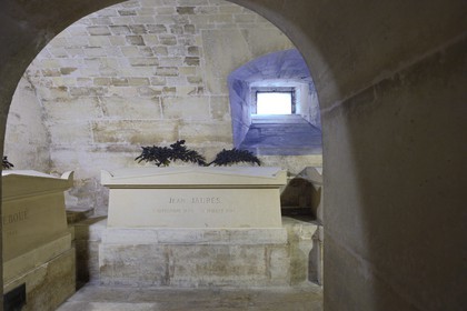 France, Paris (75), le Panthéon, la crypte, caveau reunissant les tombeaux de Jean Jaures, Felix Eboué et Victor Schoelcher