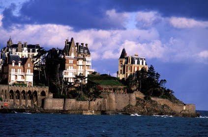 France, Ille-et-Vilaine (35), Dinard, riches demeures de villégiature maisons fin 19e siècle