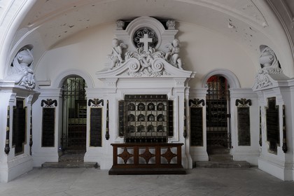 France, Paris (75), l’église des Carmes rue de Vaugirard, la crypte où sont disposés les restes partiels du massacre de 115 prêtres le 2 septembre 1792