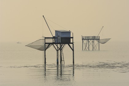 France, Charente-Maritime (17), Fouras, carrelets à la Pointe de la Fumée