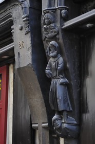 France, Indre et Loire (37), Tours, place Plumereau, maison à l'angle de la rue de la Monnaie