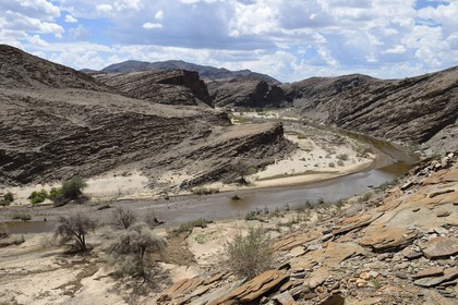 Namibie, région de Erongo, parc national Namib Naukluft, désert du Namib, kanyon de la rivière Kuiseb un rare jour où elle coule