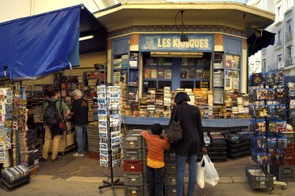 France, Var (83), Toulon, Les Kiosques, bouquiniste de la rue Prosper Ferrero