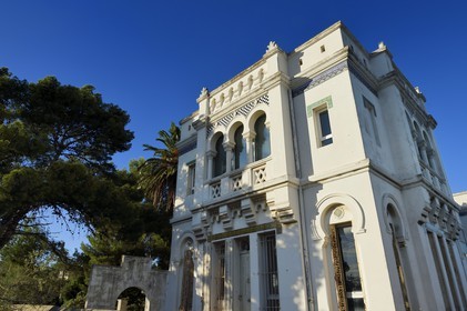 France, Var (83), la rade de Toulon, La Seyne-sur-Mer, quartier de Tamaris, l'institut Michel Pacha (ex institut de biologie marine de l'Université de Lyon) de style orientaliste
