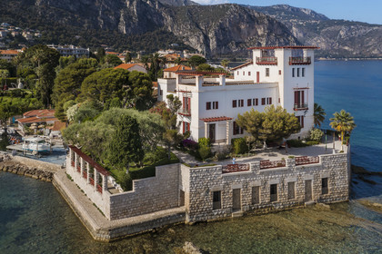 France, Alpes-Maritimes (06),  France, Alpes Maritimes (06), Beaulieu sur Mer, villa Kerylos de style neo-grec construite en 1908 par architecte Emmanuel Pontremoli (vue aérienne)