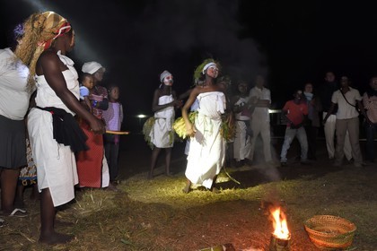 Gabon, province de Ogooué- Maritime, Omboué, région du Loango, danses traditionnelles Nkomi (Myènè)