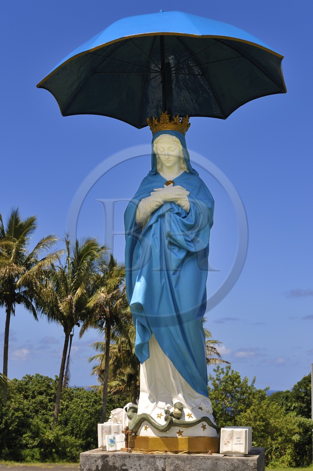France, île de la Réunion, Piton-Sainte-Rose, église, la vierge au parapluie
