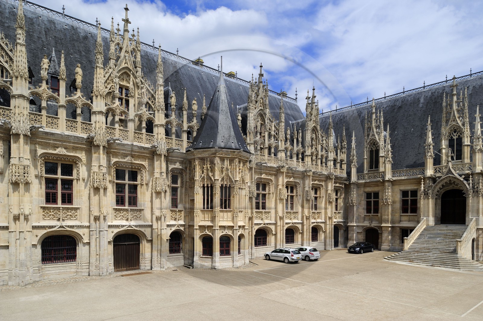 France, Seine-Maritime (76), Rouen, le Palais de justice de Rouen est l'ancien Parlement de Normandie et une des quelques réalisations de l'architecture gothique civile de la fin du Moyen Âge en France