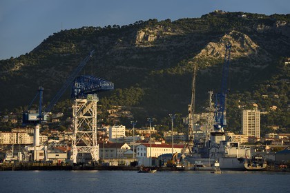 France, Var (83), Toulon, le port militaire (Arsenal), la frégate Dupleix D 641 qui va être désarmée