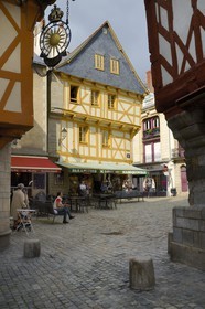 France, Morbihan (56), Golfe du Morbihan, Vannes, maisons à pans de bois place Henri IV