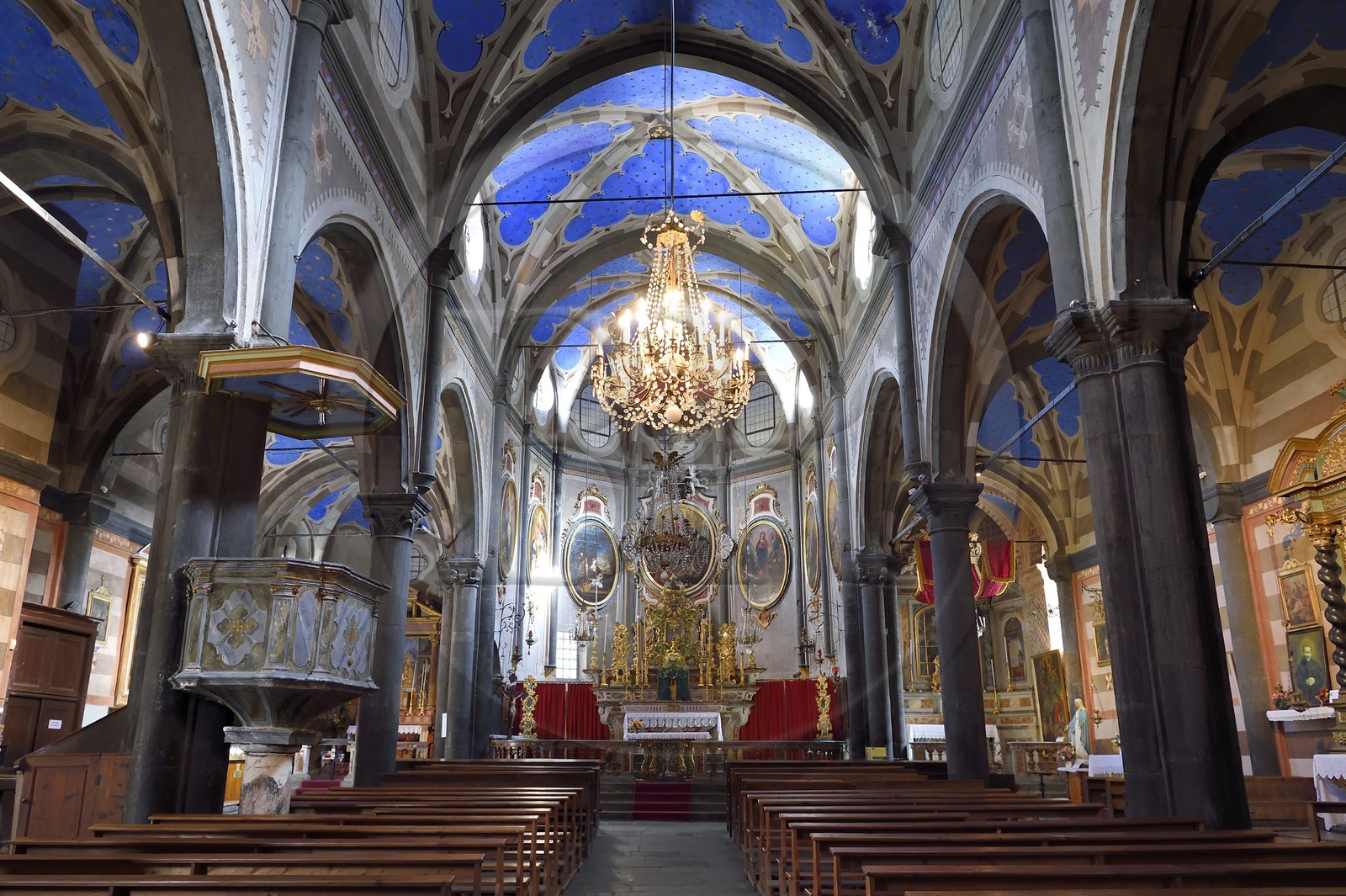 France, Alpes-Maritimes (06), vallée de la Roya (arrière-pays niçois), au pied du parc national du Mercantour, Tende, la collégiale Notre Dame de l'Assomption