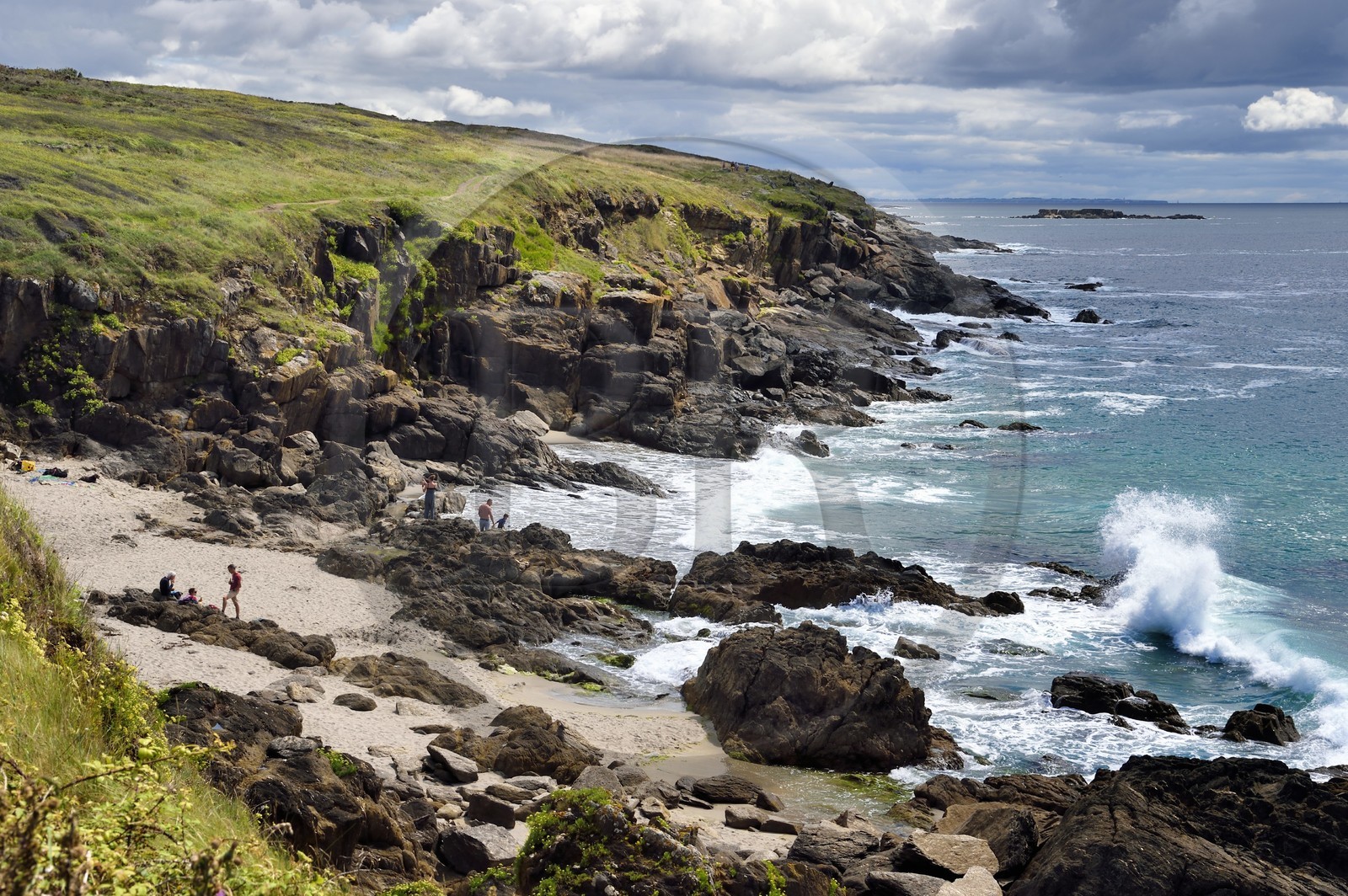 France, Finistere (29), Moelan sur Mer, the coast between Kerfany les Pins and the beach of Trenez along the GR 34 hiking trail or sentier des douaniers (customs trail)