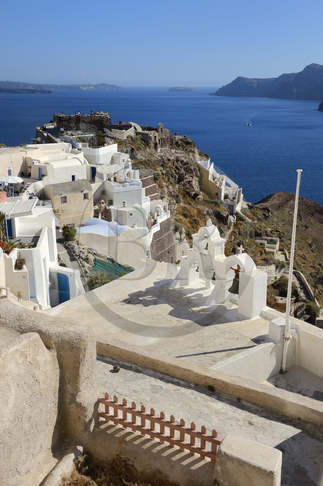 Greece, Cyclades, Aegean Sea, Santorini (Thira or Thera), the village of Oia overlooking the Caldera