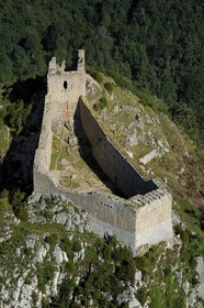 France, Ariège (09), Pays d' Olmes, château cathare de Montségur perché sur un pog et les Pyrénées (vue aérienne)