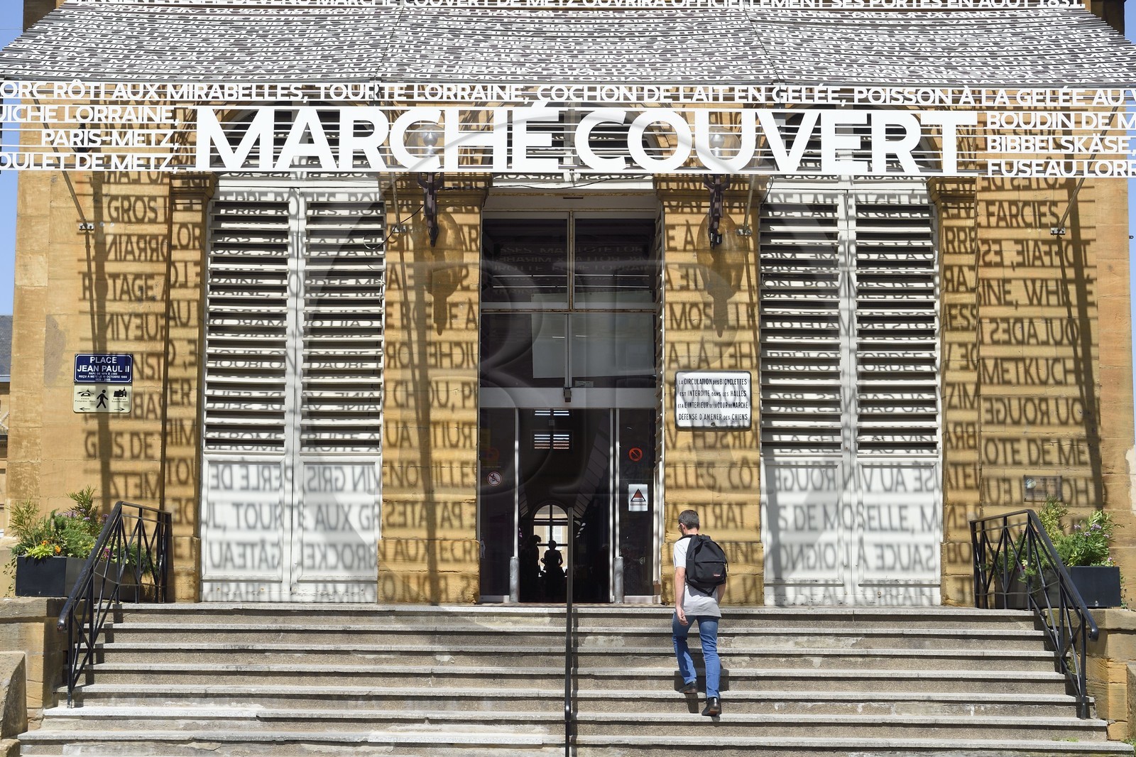 France, Moselle (57), Metz, le marché couvert, halle marchande située aux abords directs de la cathédrale