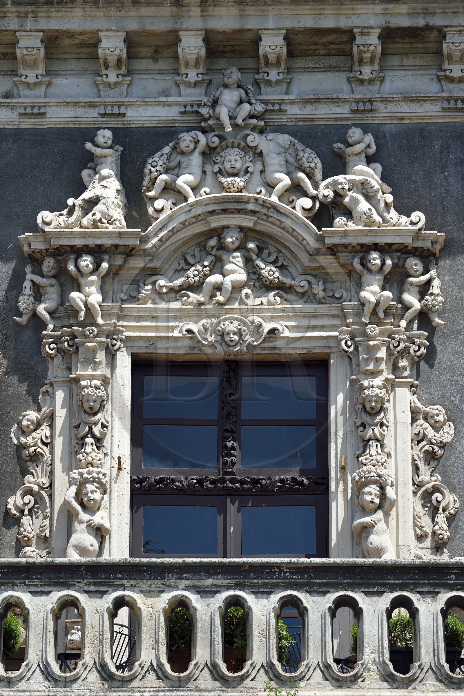 Italie, Sicile, Catane, ville baroque classée au Patrimoine Mondial de l'UNESCO, le palais Biscari construit à la fin du XVIIe siècle et sa facade baroque