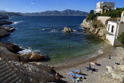 France, Bouches-du-Rhône (13), Marseille, quartier d'Endoume, Malmousque, Anse de Maldormé dominé par la Villa Petite Ourse