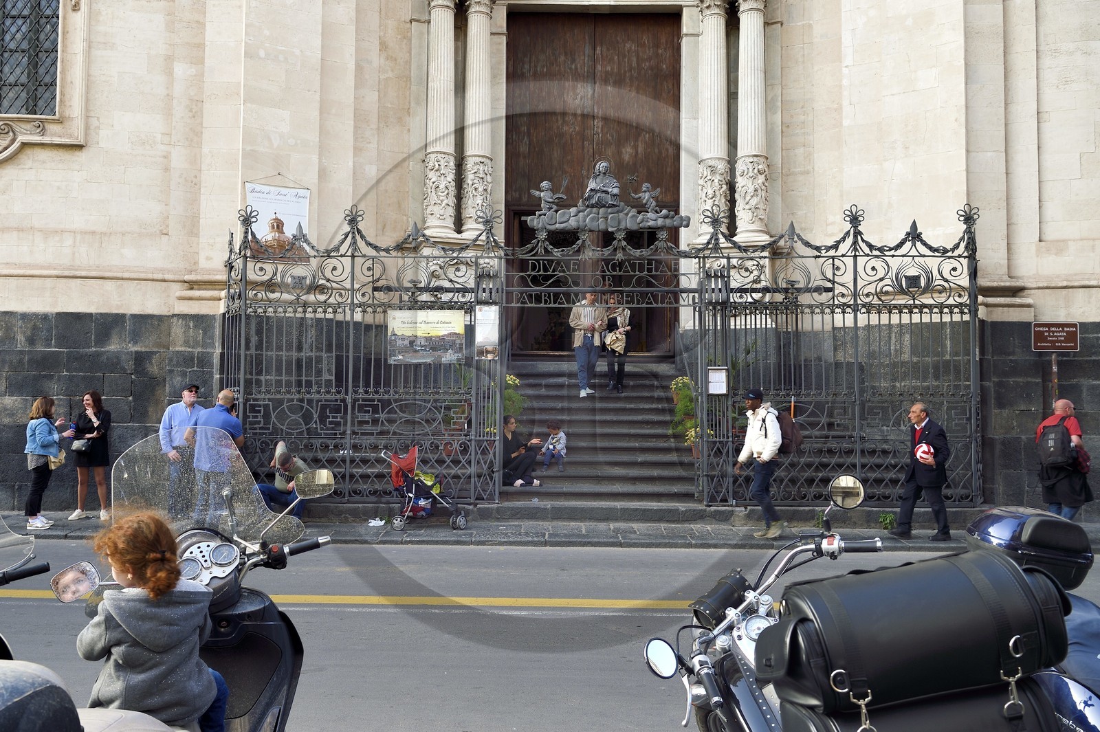 Italie, Sicile, Catane, ville baroque classée au Patrimoine Mondial de l'UNESCO, Piazza del Duomo, l'église Badia di Sant'Agata