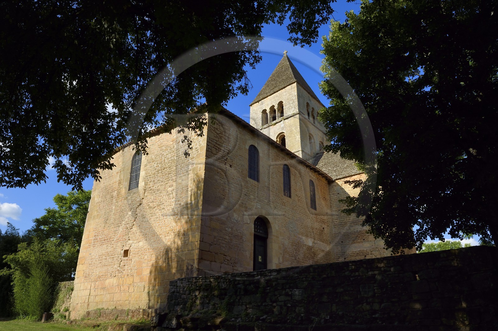 France, Dordogne (24), Périgord Noir, vallée de la Vézère, Saint-Léon-sur-Vézère, labellisé Les Plus Beaux Villages de France, l'église romane Saint-Léonce