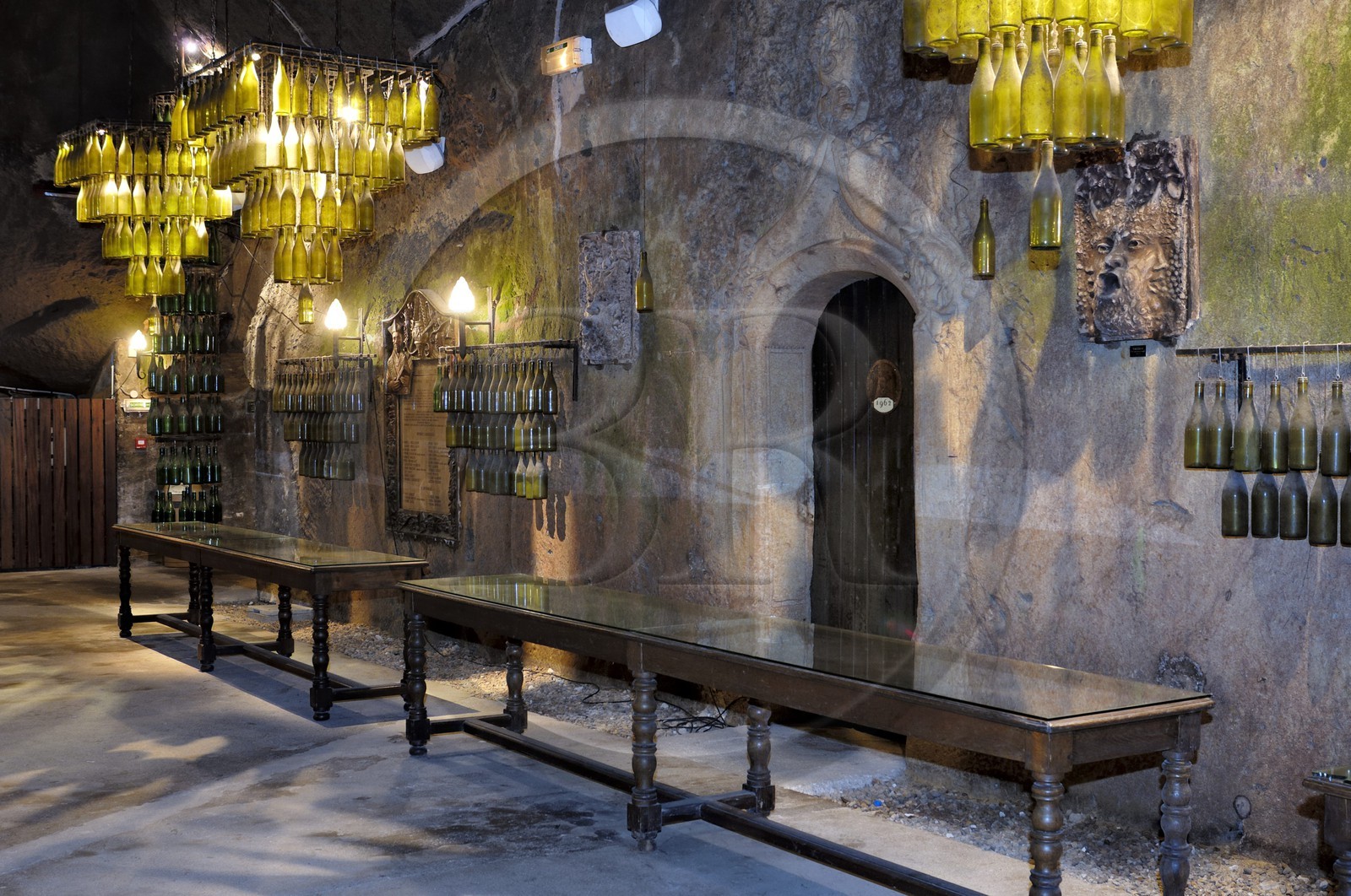 France, Indre et Loire (37), Chinon, les Caves Painctes, confrérie des bons entonneurs rabelaisiens lors du Chapitre de la Fleur